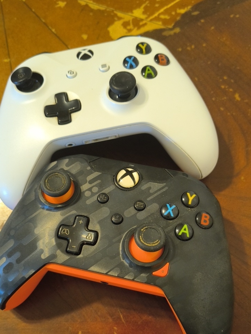 For Parts Microsoft Xbox Wireless Controllers in White and Black with Orange